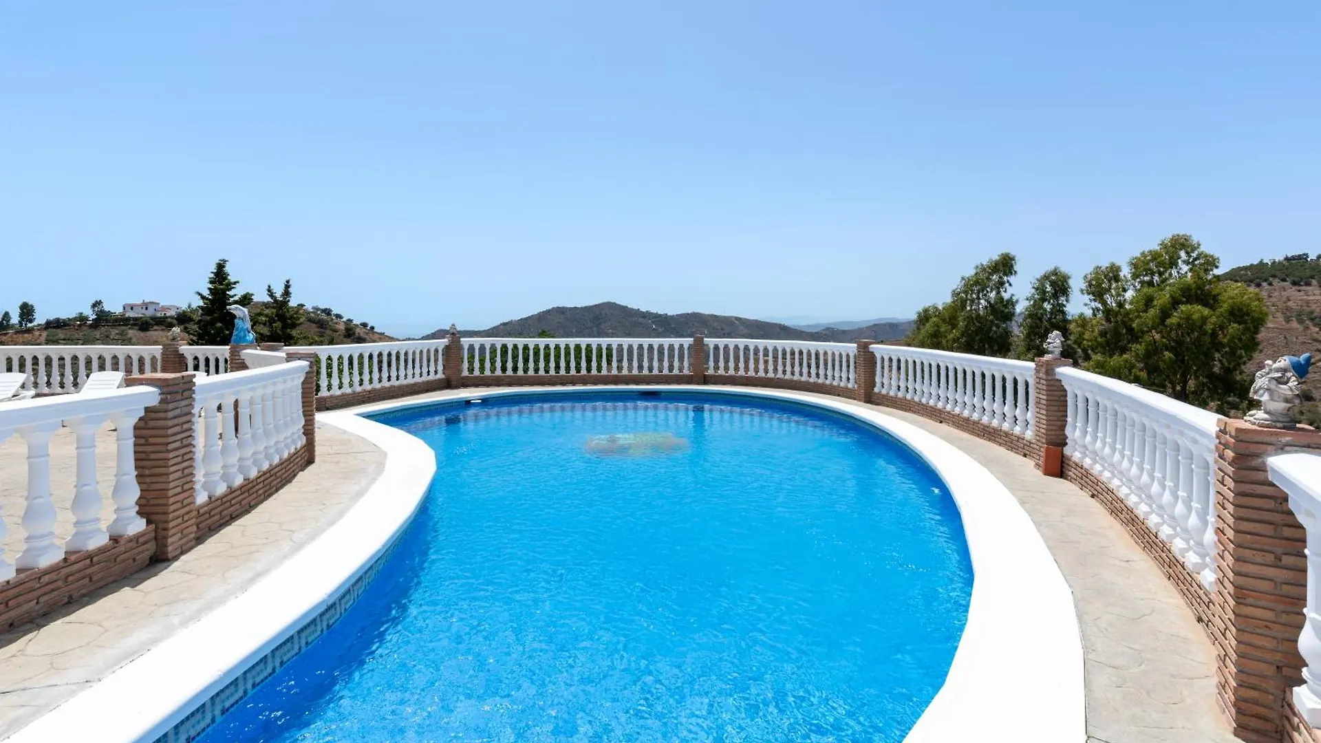 Acogedora Villa Con Piscina, Barbacoa, Chimenea Y Vistas A La Sierra Sayalonga スペイン
