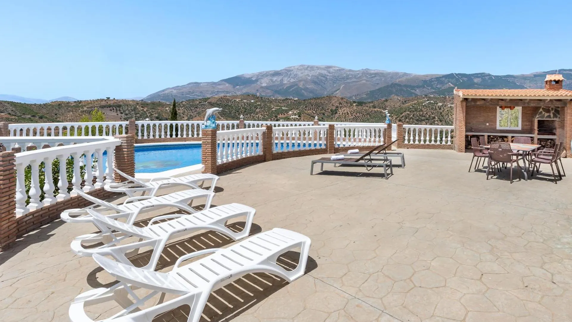 Acogedora Villa Con Piscina, Barbacoa, Chimenea Y Vistas A La Sierra Sayalonga 0*,  スペイン