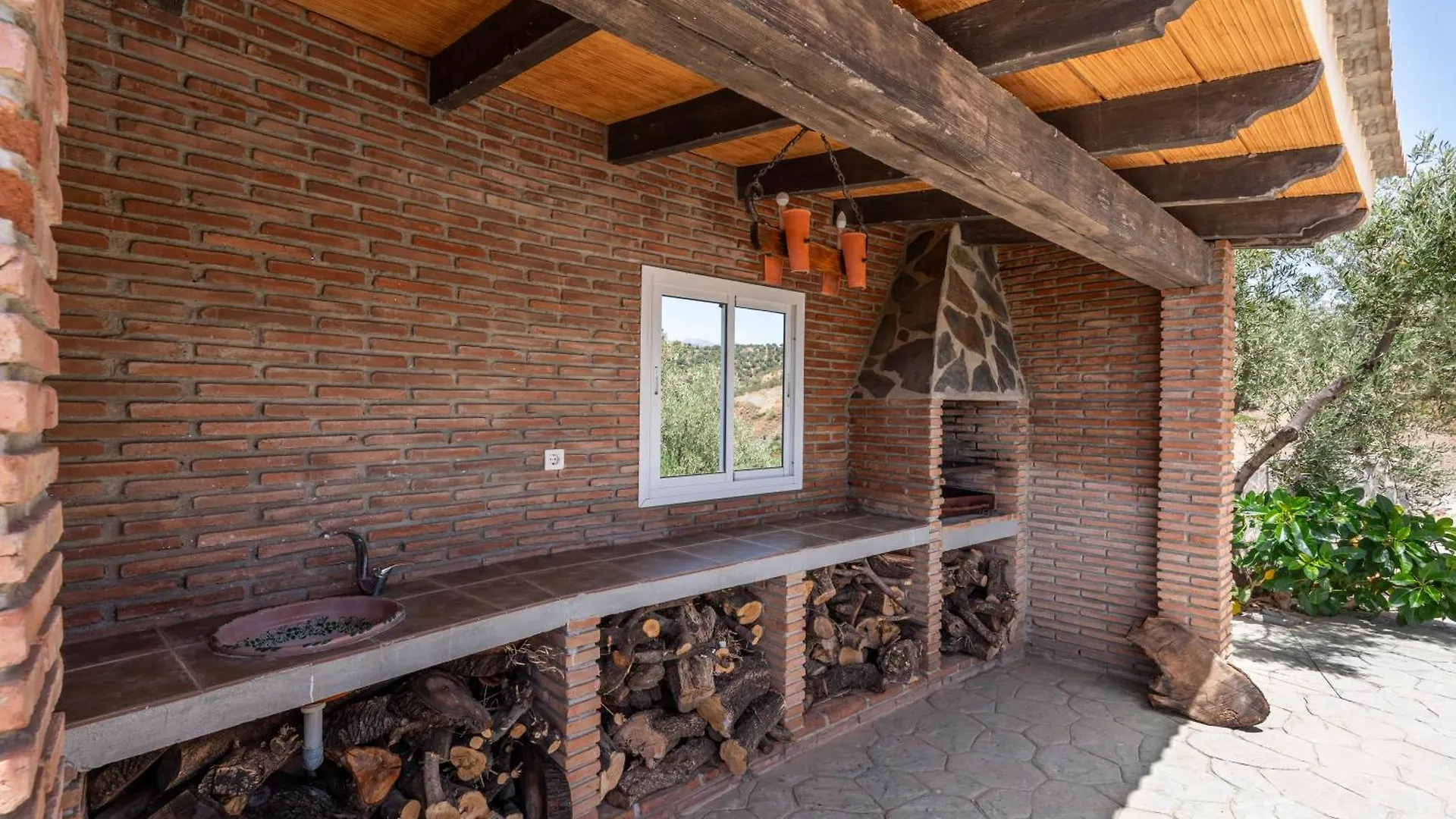 Acogedora Villa Con Piscina, Barbacoa, Chimenea Y Vistas A La Sierra Sayalonga