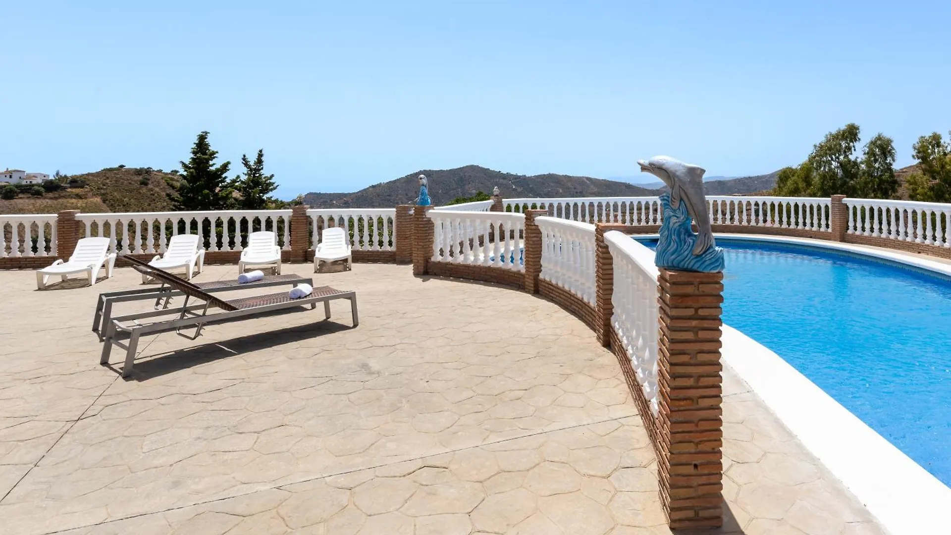 Acogedora Villa Con Piscina, Barbacoa, Chimenea Y Vistas A La Sierra Sayalonga