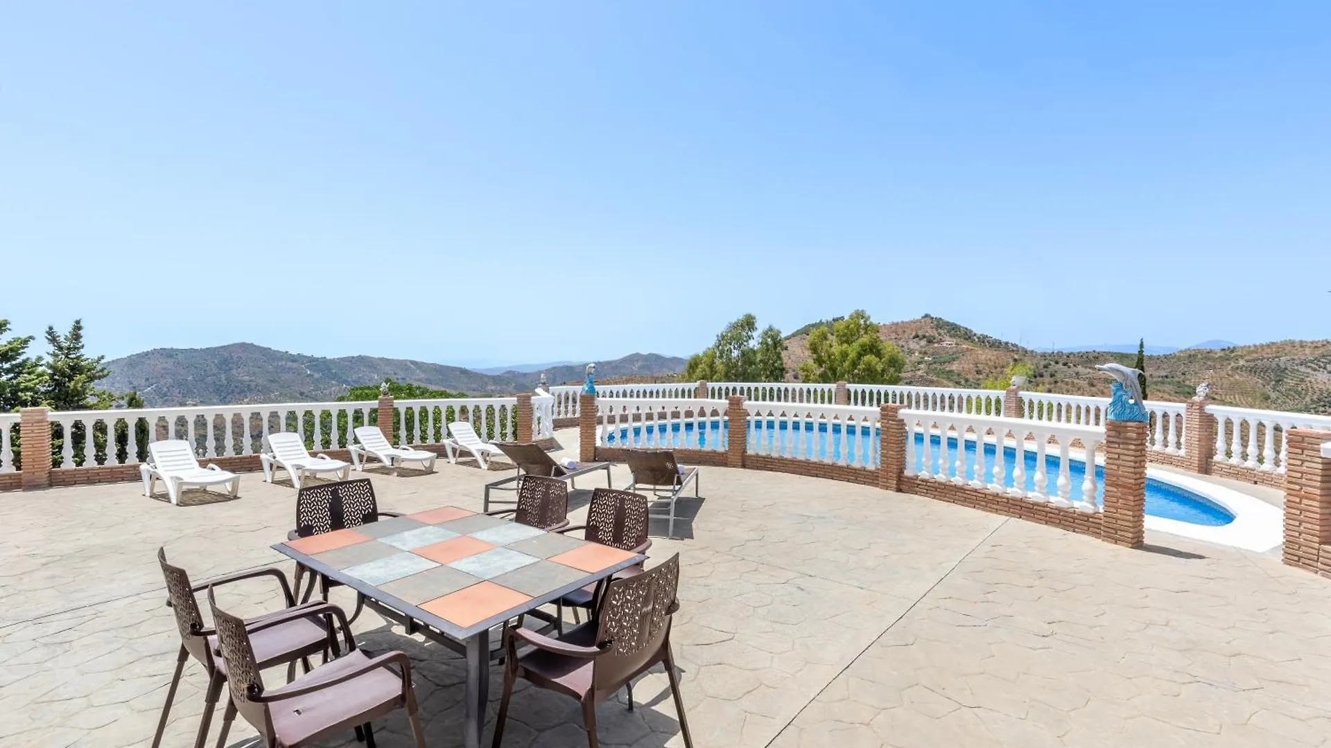 Acogedora Villa Con Piscina, Barbacoa, Chimenea Y Vistas A La Sierra Sayalonga