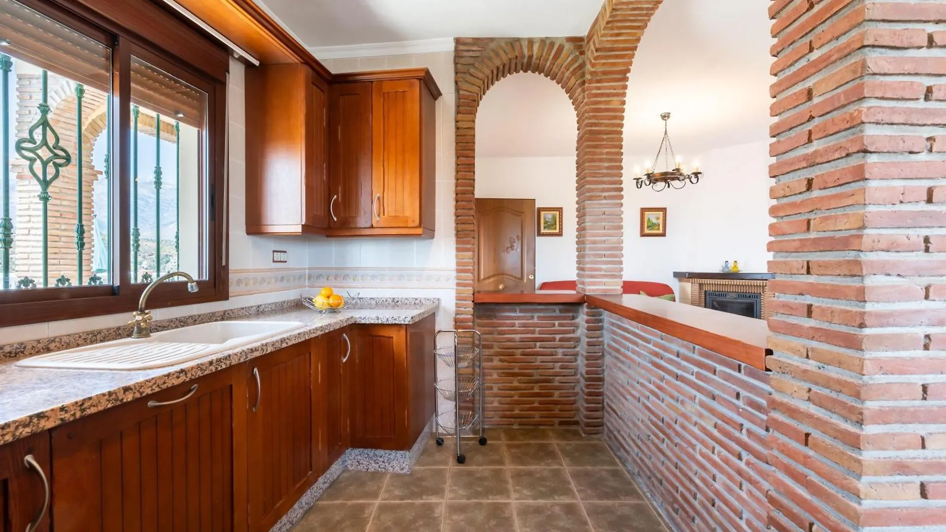 Acogedora Villa Con Piscina, Barbacoa, Chimenea Y Vistas A La Sierra Sayalonga 0*,  スペイン