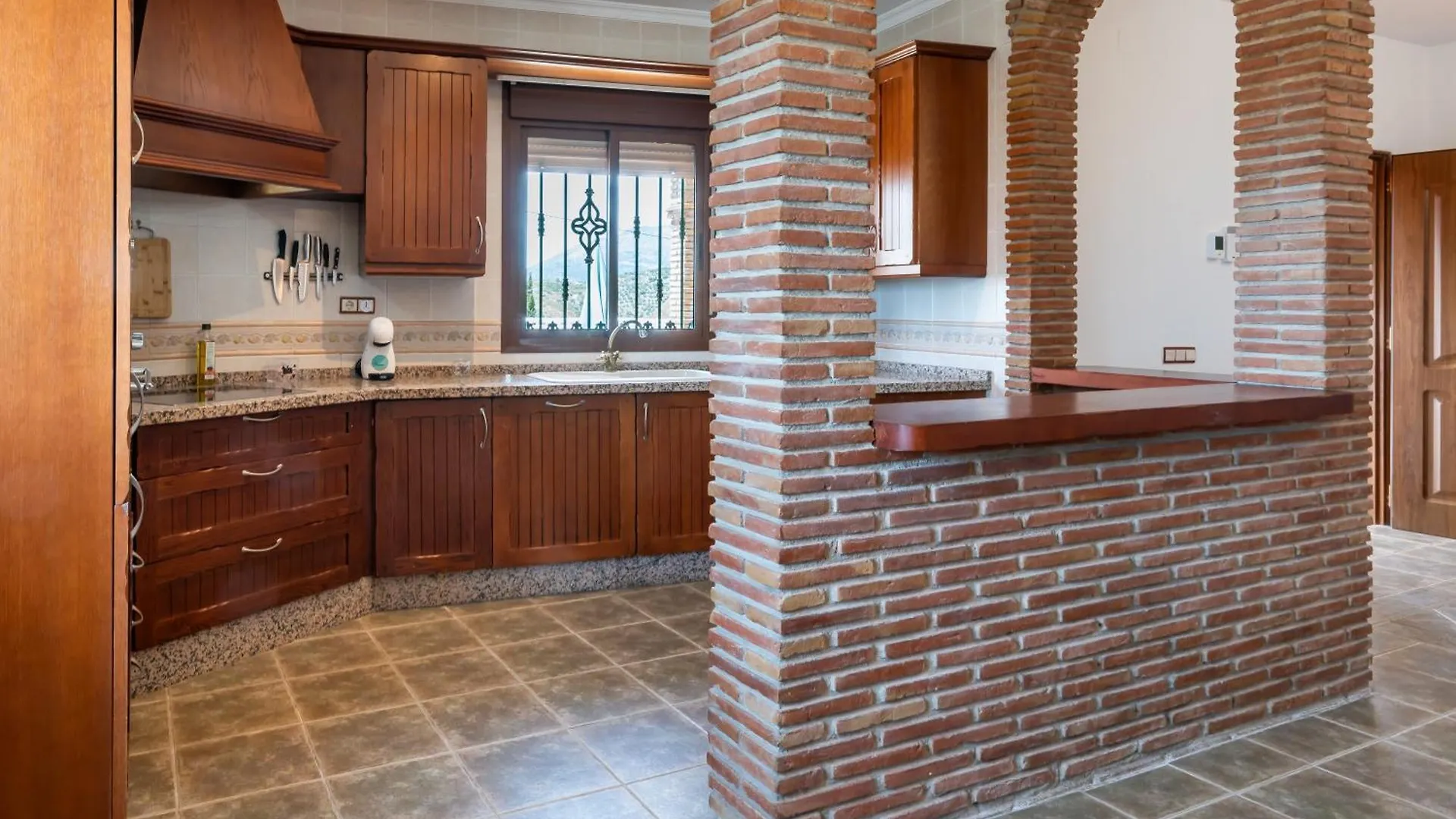 別荘 Acogedora Villa Con Piscina, Barbacoa, Chimenea Y Vistas A La Sierra Sayalonga