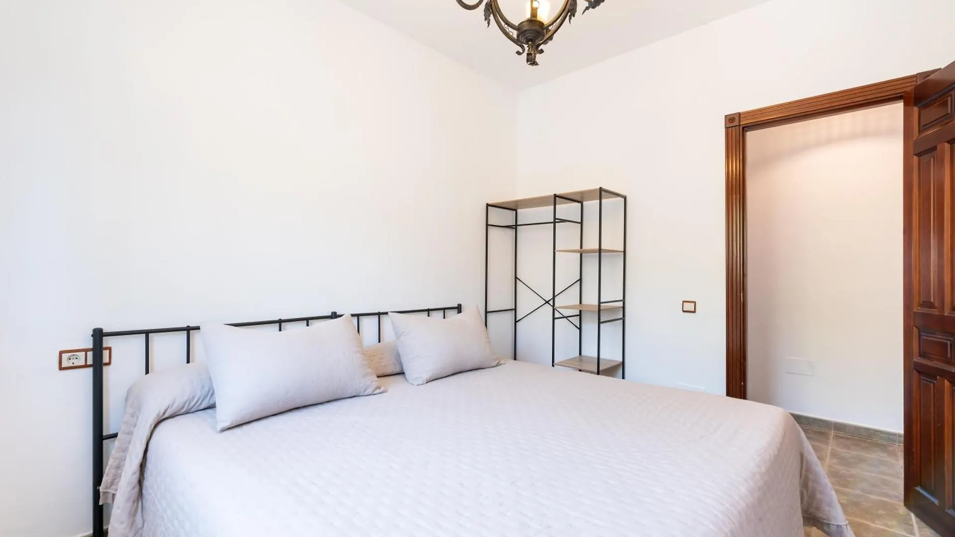 Acogedora Villa Con Piscina, Barbacoa, Chimenea Y Vistas A La Sierra Sayalonga Hiszpania