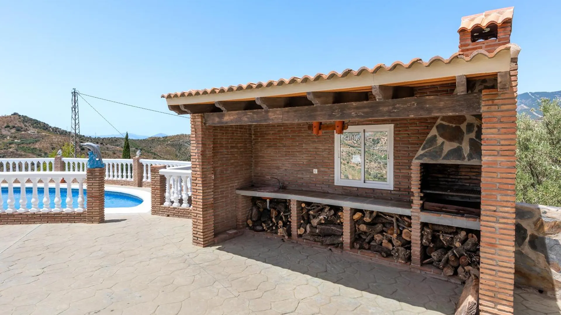 Acogedora Villa Con Piscina, Barbacoa, Chimenea Y Vistas A La Sierra Sayalonga 0*,  Hiszpania